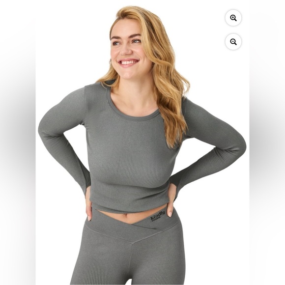 Kindly Yours Women's Seamless Rib Scoop Neck Thermal Top - Picture 2 of 6